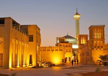 Il quartiere storico di Al Fahidi illuminato al tramonto