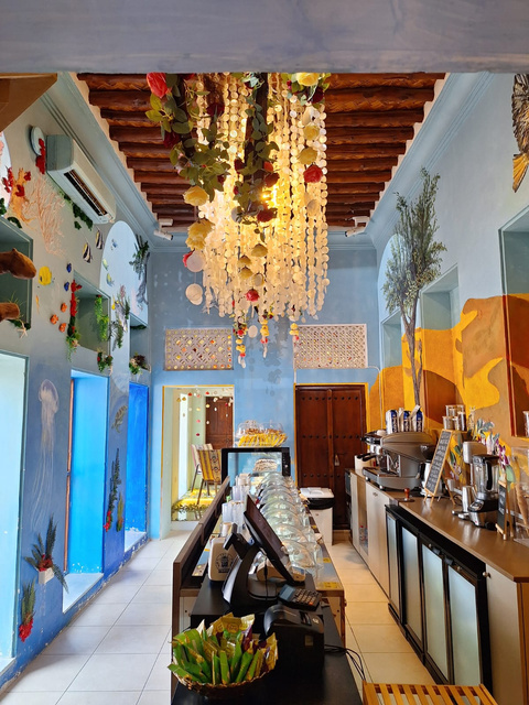 Interno del Trees Park Café a Villa 2
